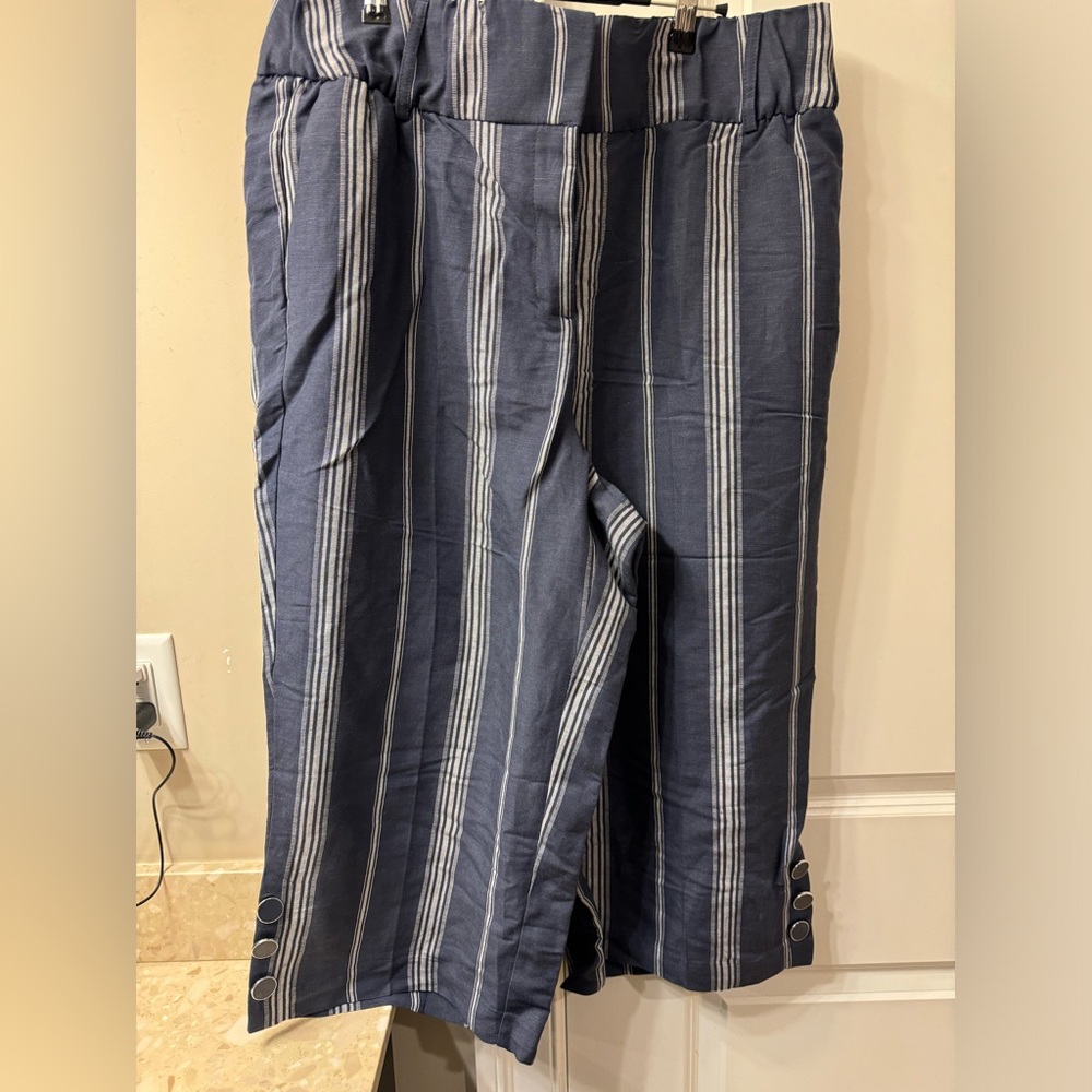 Lane Bryant Wide Leg Capris *NWT* (Smoke Blueish/Gray)